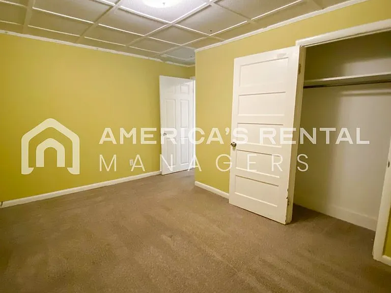1701 Berkley Avenue — Photo 32