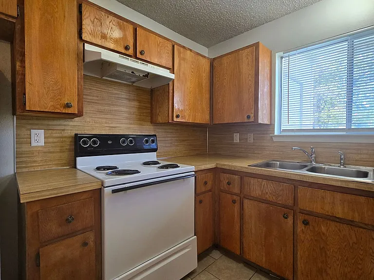 1309 Quail Cir #B — Photo 4