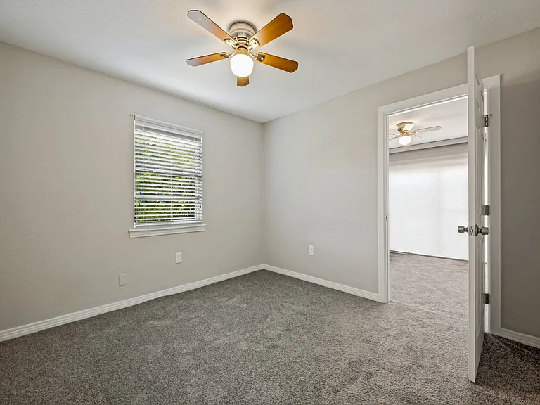 2408 Jennings Ave — Photo 11