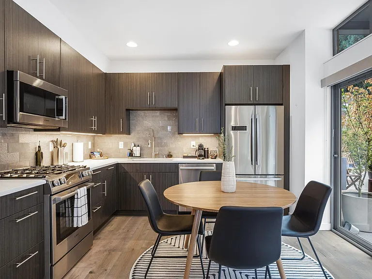 1706 Alki Ave SW #C — Photo 2