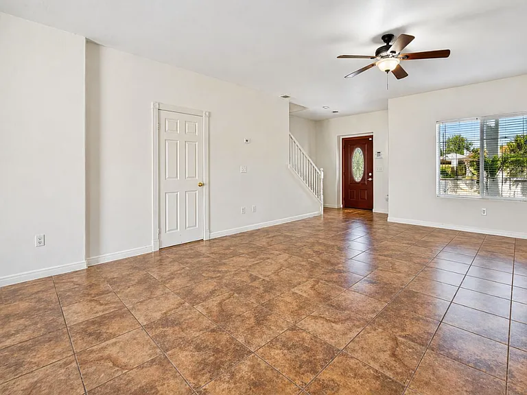 4426 Valpariso Way — Photo 3
