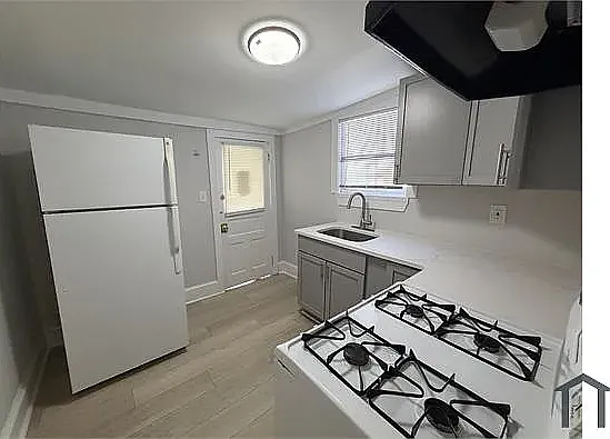 1114 Lancaster Ave — Photo 3