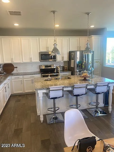 3 bed, 1926 sqft, $2,600 — Photo 4