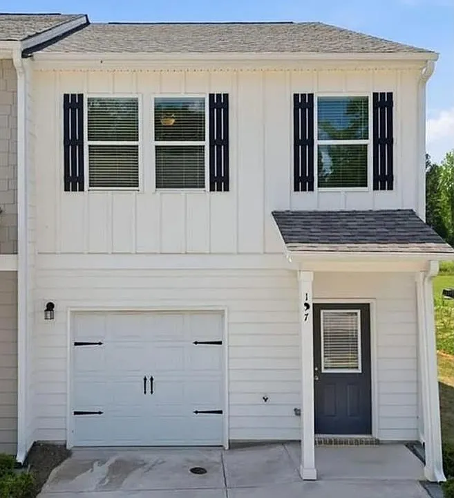 137 Village Green Dr
