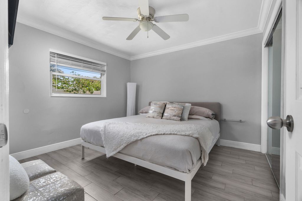 3440 NE 10TH Terrace, photo 4