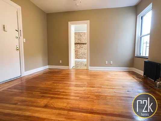 Rented by Realty 2000 Corp | media 8