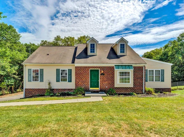 121 N Hancock St, Fincastle, VA 24090