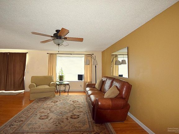 3rd image of 20747 Canterbury Ct