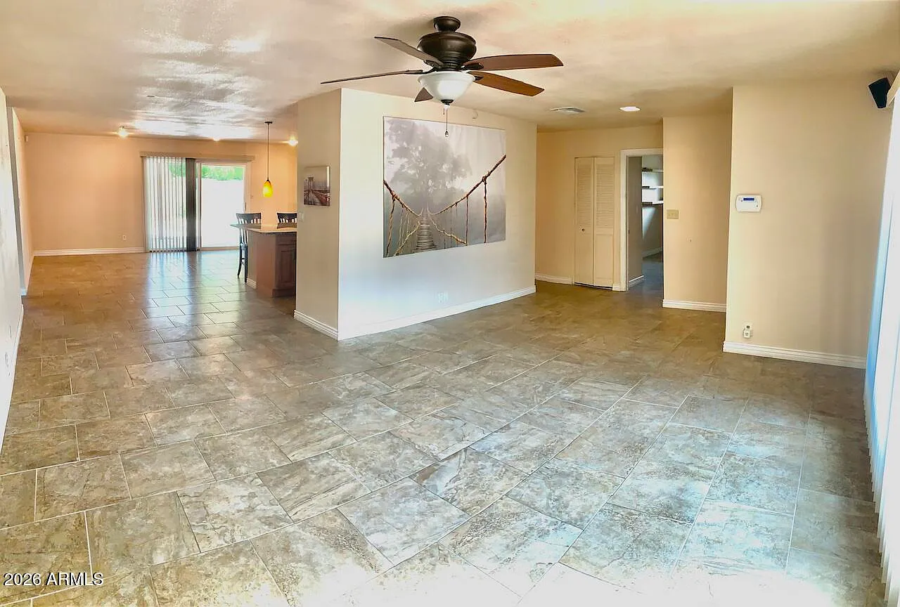 3 bed, 2.0 bath, 1872 sqft, $2,300 — Photo 4