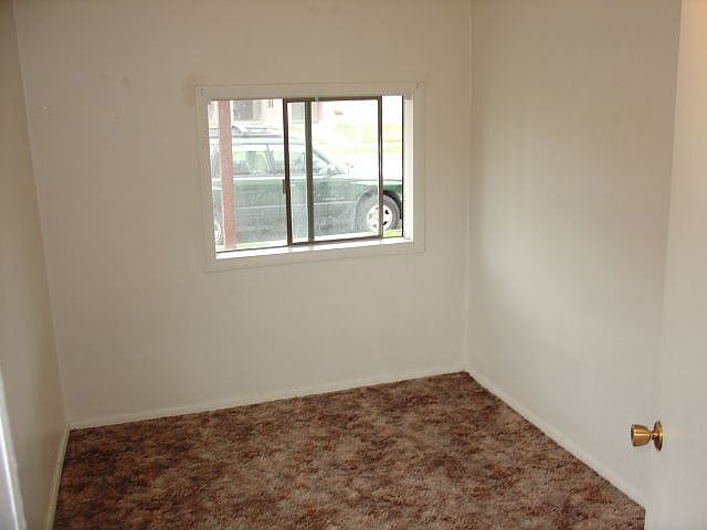 2nd image of 902 S 30th St APT 6