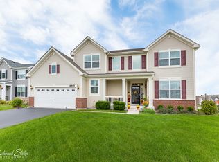 8905 Clinnin Ln, Huntley, IL 60142