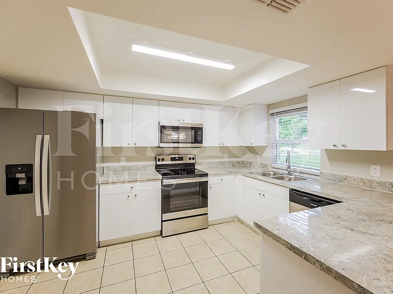 3752 SW Santa Barbara Pl — Photo 6