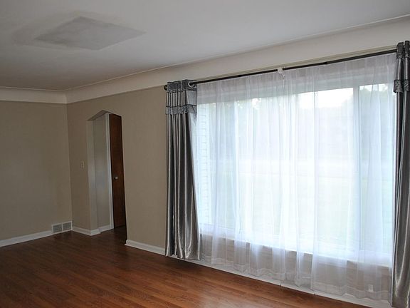 Living room 3