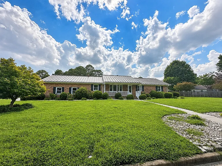 536 Summit Ridge Dr — Photo 1