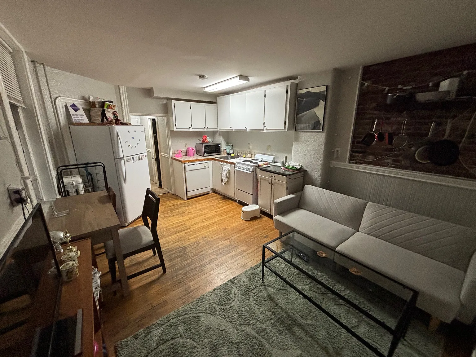 3 bed, 999 sqft, $4,800 — Photo 3