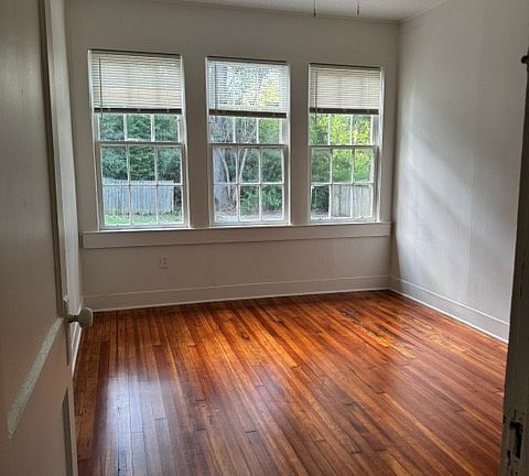 2nd image of 354 E Mayes St