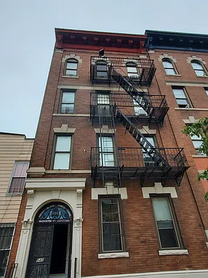 Rented by Compass | media 9