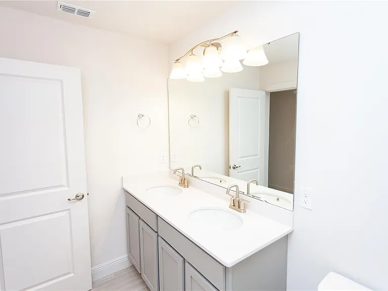 820 Lowood Ct — Photo 33