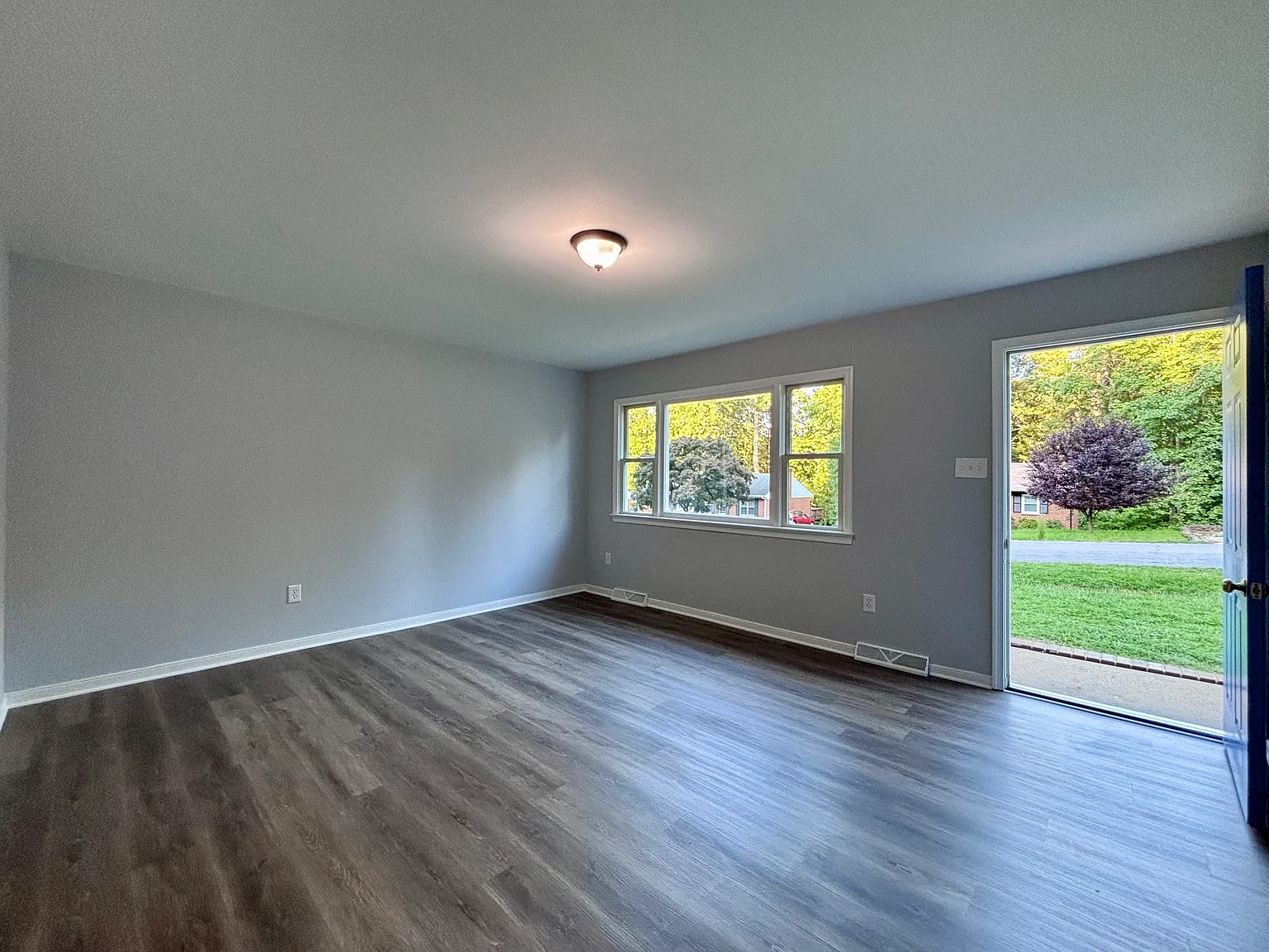 3 bed, 1300 sqft, $2,300 — Photo 3