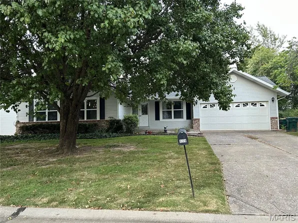 1278 Stephenridge Dr, Saint Charles, MO 63304