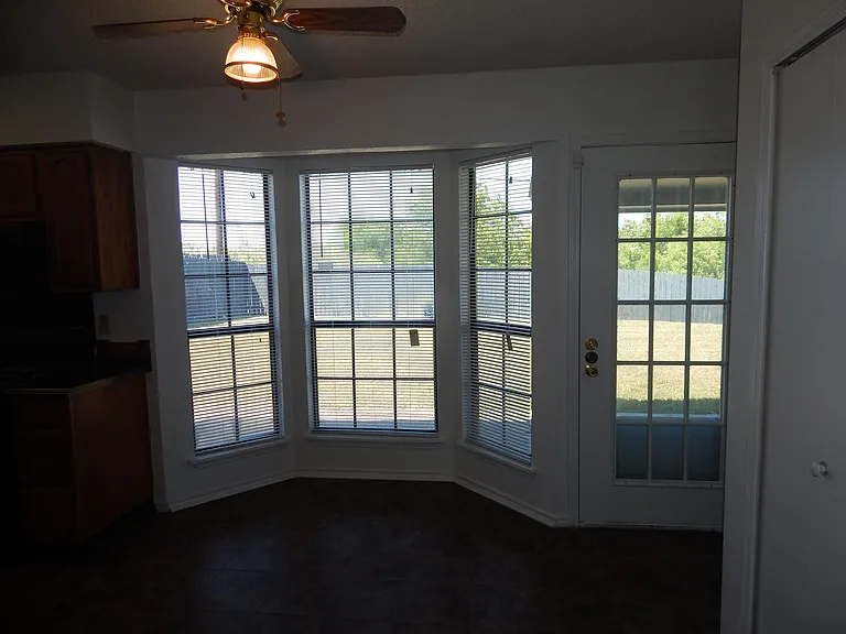 1613 Bobby Lee Killeen TX 76549

Breakfast Area 11.25 X 9