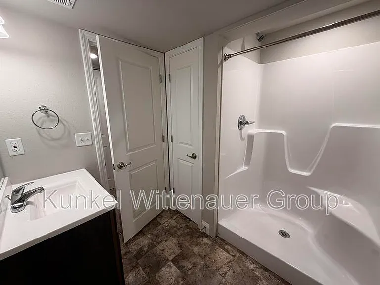 8401 Allied Way — Photo 24