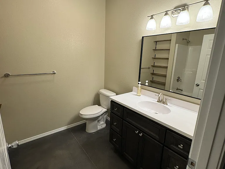 Spare bathroom.