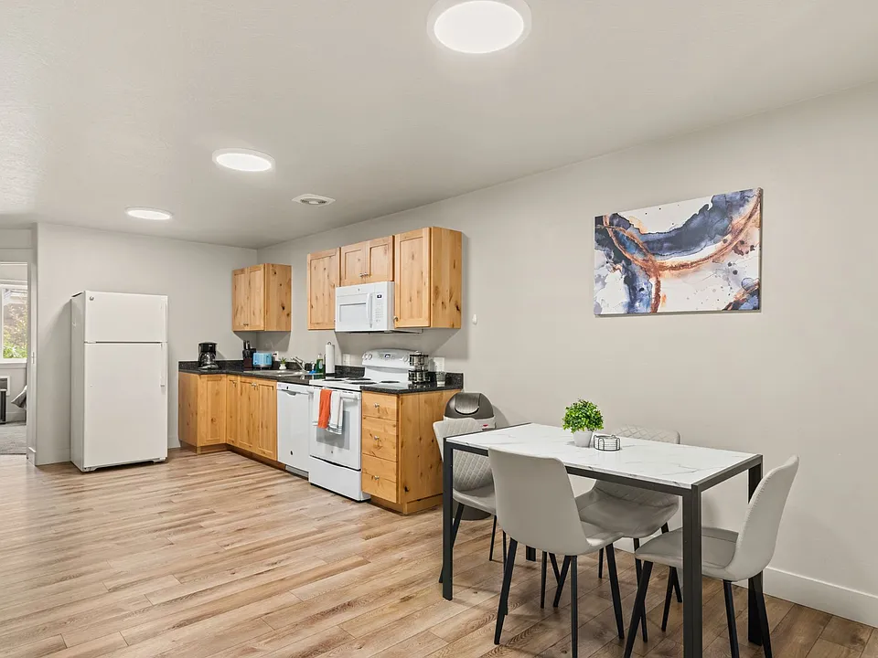 1430 S 4th Ave #5