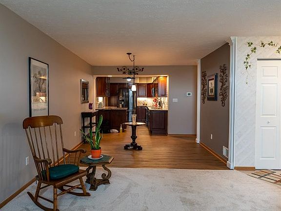 5th image of 119 Carriage Dr