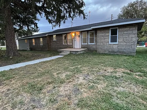 2817 Cedar Ave, Mattoon, IL 61938