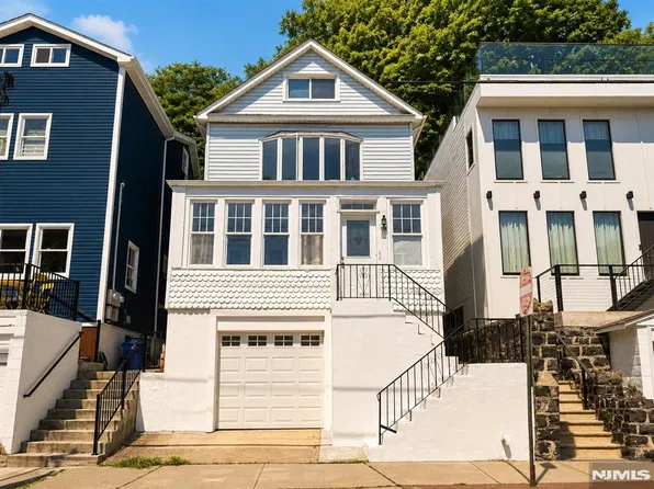 528 Undercliff Avenue, Edgewater, NJ 07020
