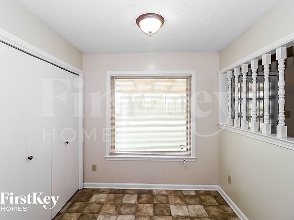 5th image of 2786 Dromedary Dr