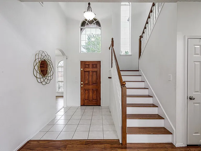 7611 Cordova Dr — Photo 3