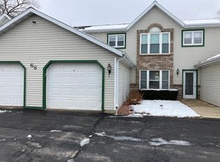 68 Stacy Lynn Ln E #B, Hartford, WI 53027