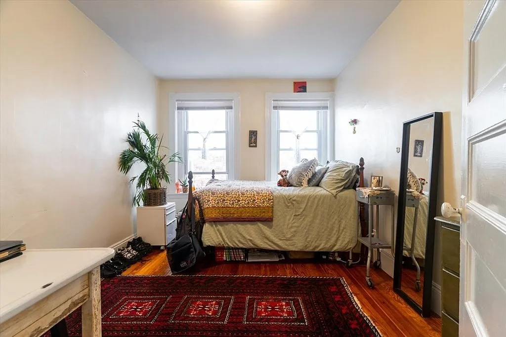 4 bed, 1100 sqft, $3,900 — Photo 4
