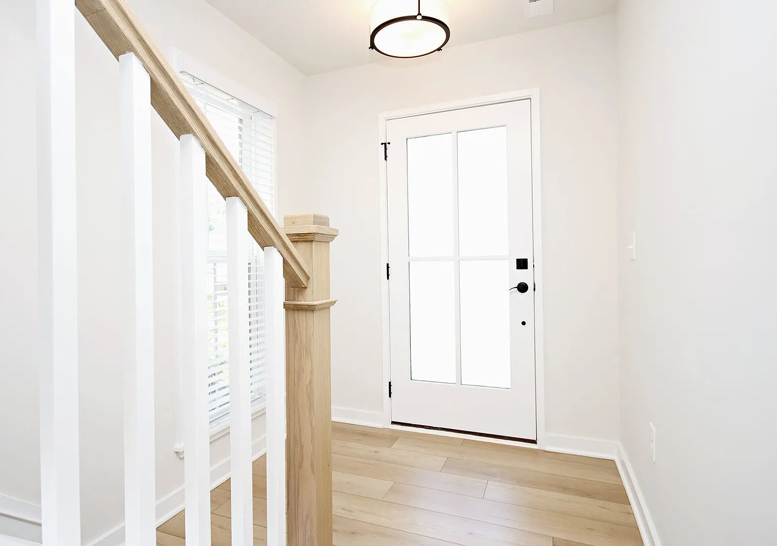 Dog-Friendly End-Unit Townhome in Desirable Old Trail, Crozet — Photo 2