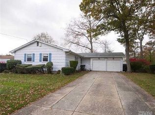 22 Harvey Ln, Ronkonkoma, NY 11779