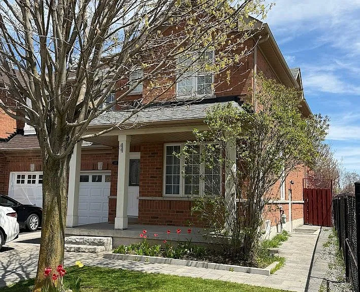141 Gail Parks Cres — Photo 1