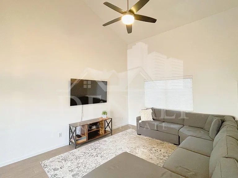 8144 W Beck Ln — Photo 3