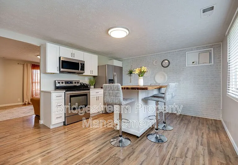 655 Eavey St — Photo 7