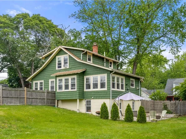 8 Juniper St, Barrington, RI 02806