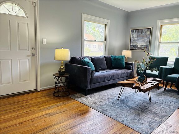 4th image of 27305 Townley St