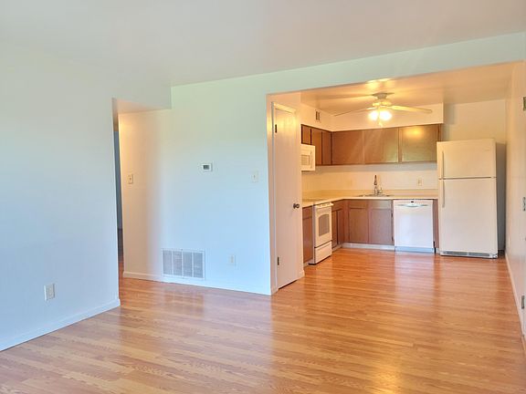 3rd image of 1231 Creve Coeur Crossing Ln APT F