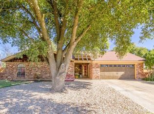 825 S Ridgeway Dr, Cleburne, TX 76033