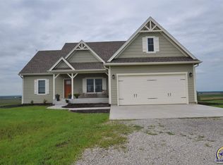 16007 NW 70th St, Rossville, KS 66533
