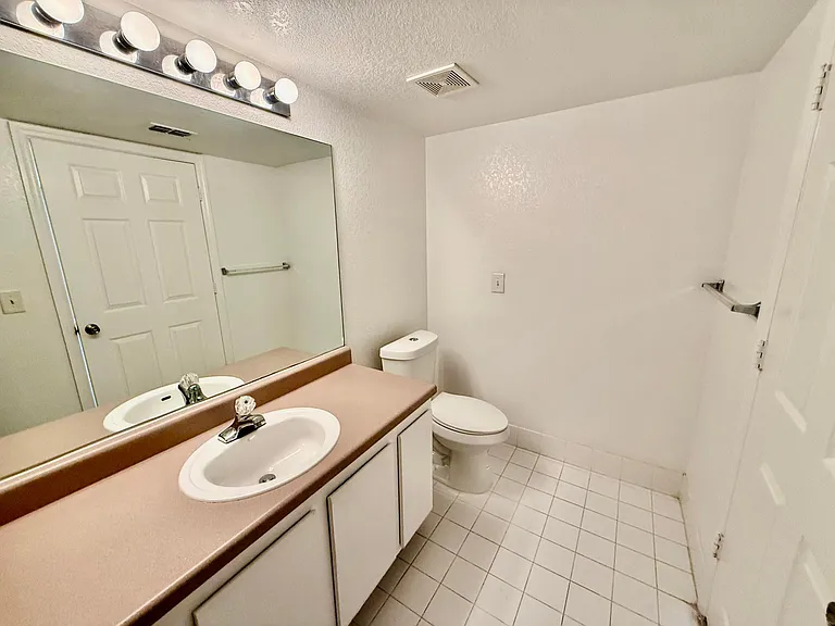 181 SW Palm Dr #103 — Photo 12