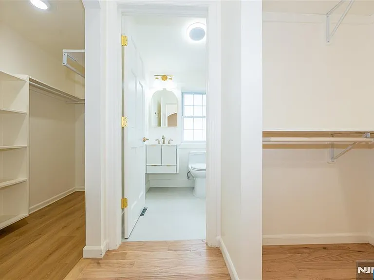 231 Waverly Pl — Photo 10
