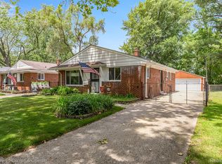 25416 Yale St, Dearborn Heights, MI 48125