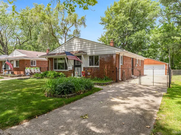 25416 Yale St, Dearborn Heights, MI 48125