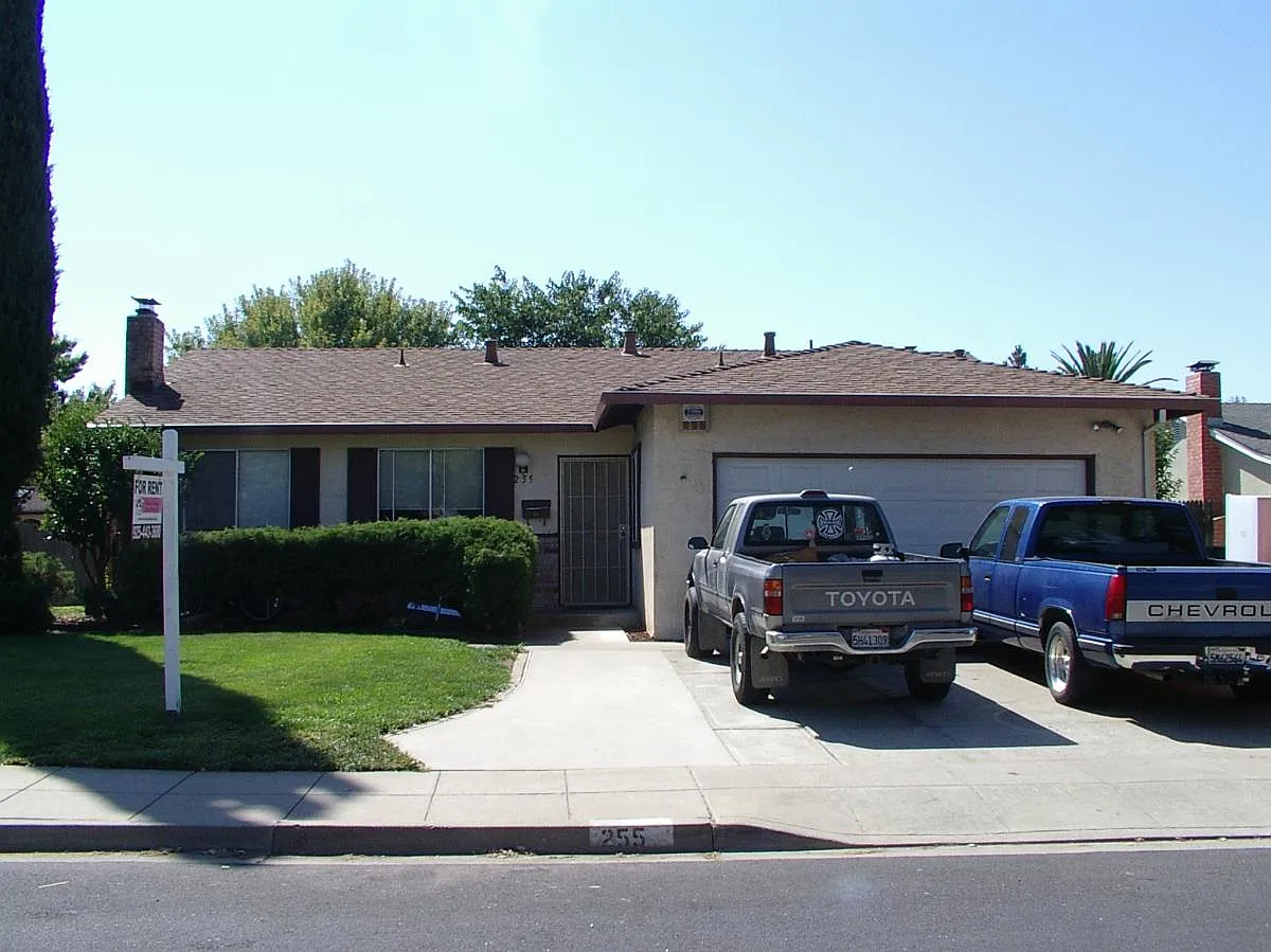 255 Amber Way photo 1